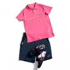 テニスウェア一式。<br>ナイキのポロシャツ、ショートパンツ、シューズ<br>（すべて橋本氏私物）