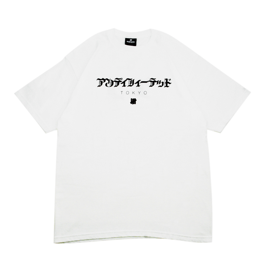 『APPLEBUM×UNDEFEATED』のコラボレーションTシャツが7月30日より販売開始。