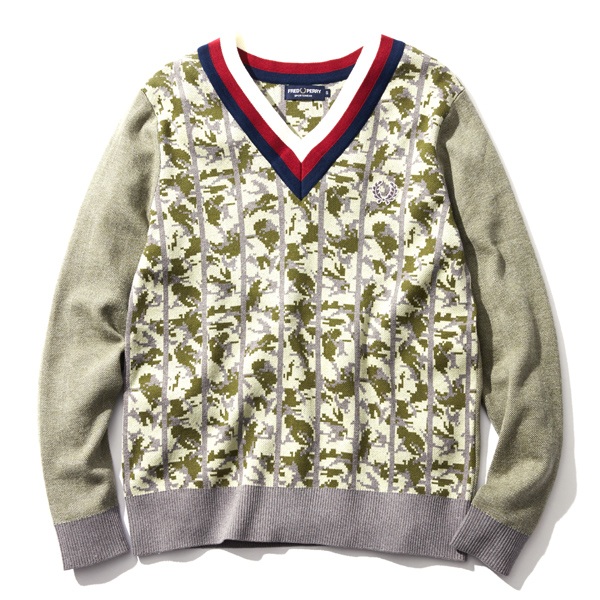 Camouflage V-Neck Sweater 17,000円 + 税