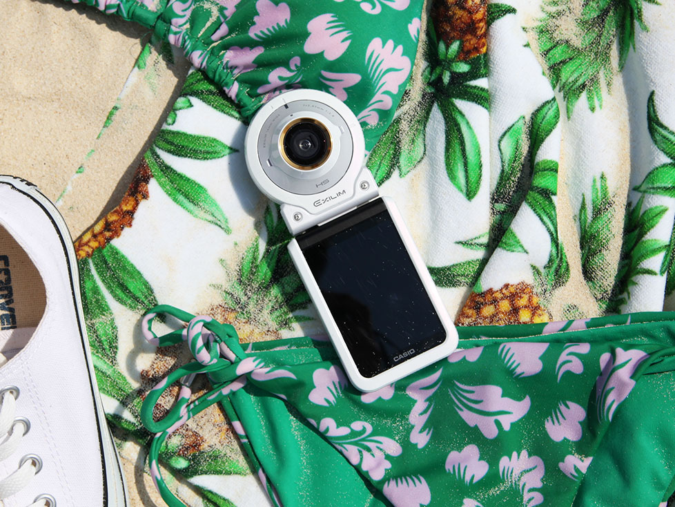 カメラ デジタルカメラ Instagramの女王が“究極の自撮りカメラ”で挑む限界セルフィー！ Part.1 