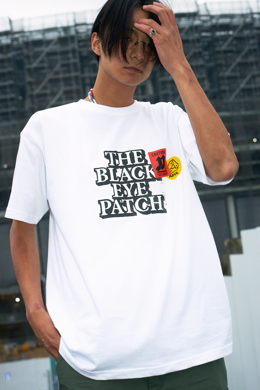 The Black Eye Patch whimsy Tシャツ