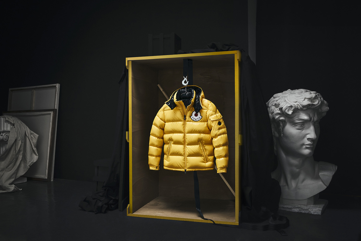 MONCLER HOUSE OF GENIUS TOKYO クラッチバッグ 東京約30cm高さ
