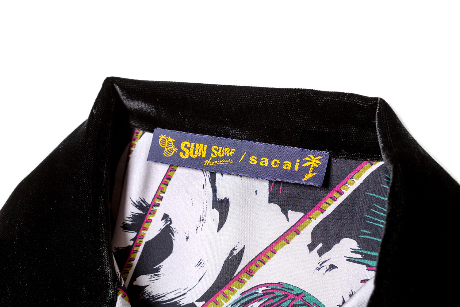 sacai × SUN SURFのコラボレーションアイテムが12月21日に発売