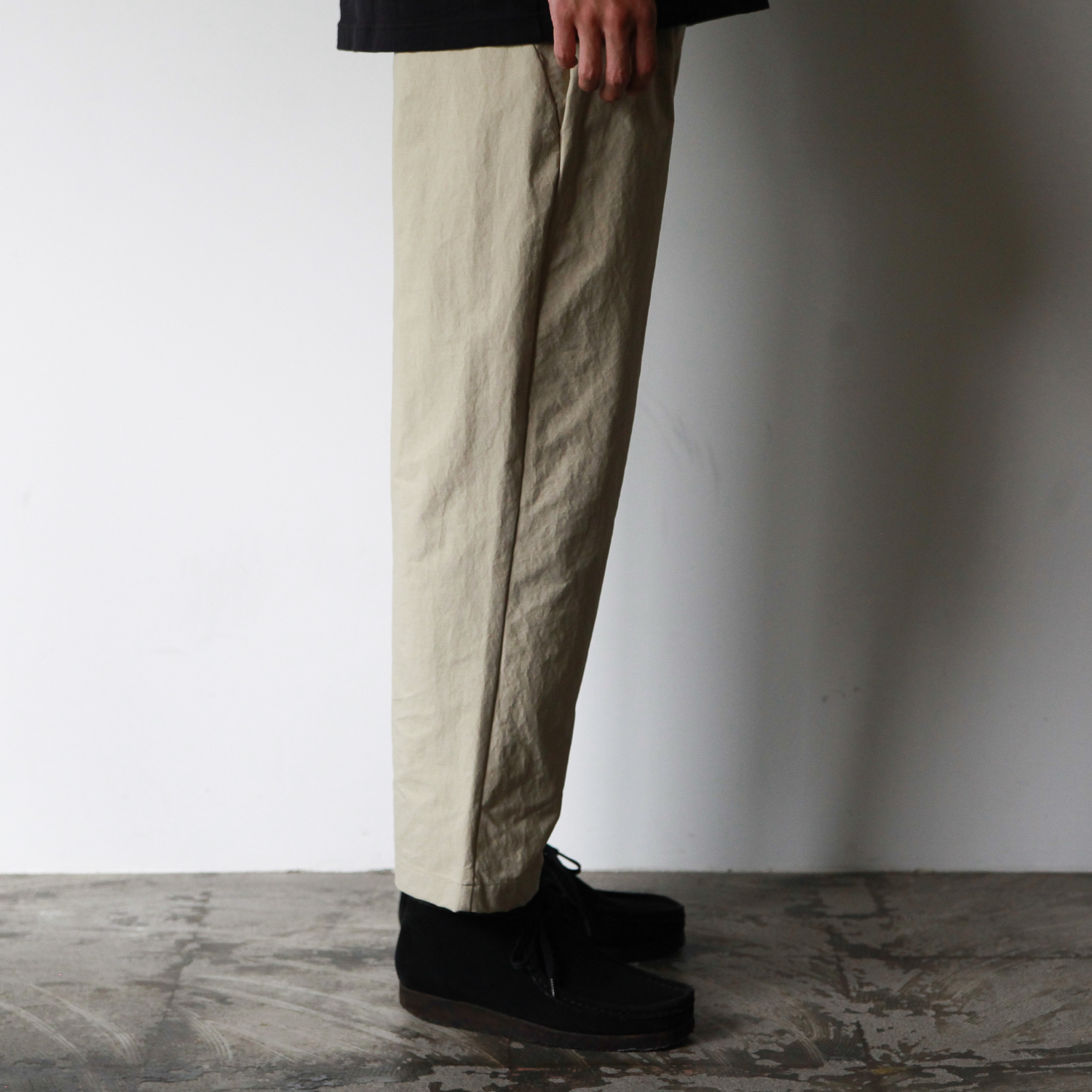 販売を販売 【美品】One Tuck Tapered Stretch Trousers 緑M | artfive