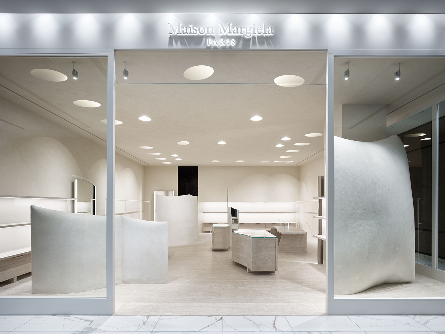 Maison Margielaによる新たなコンセプトの旗艦店が心斎橋PARCOにオープン