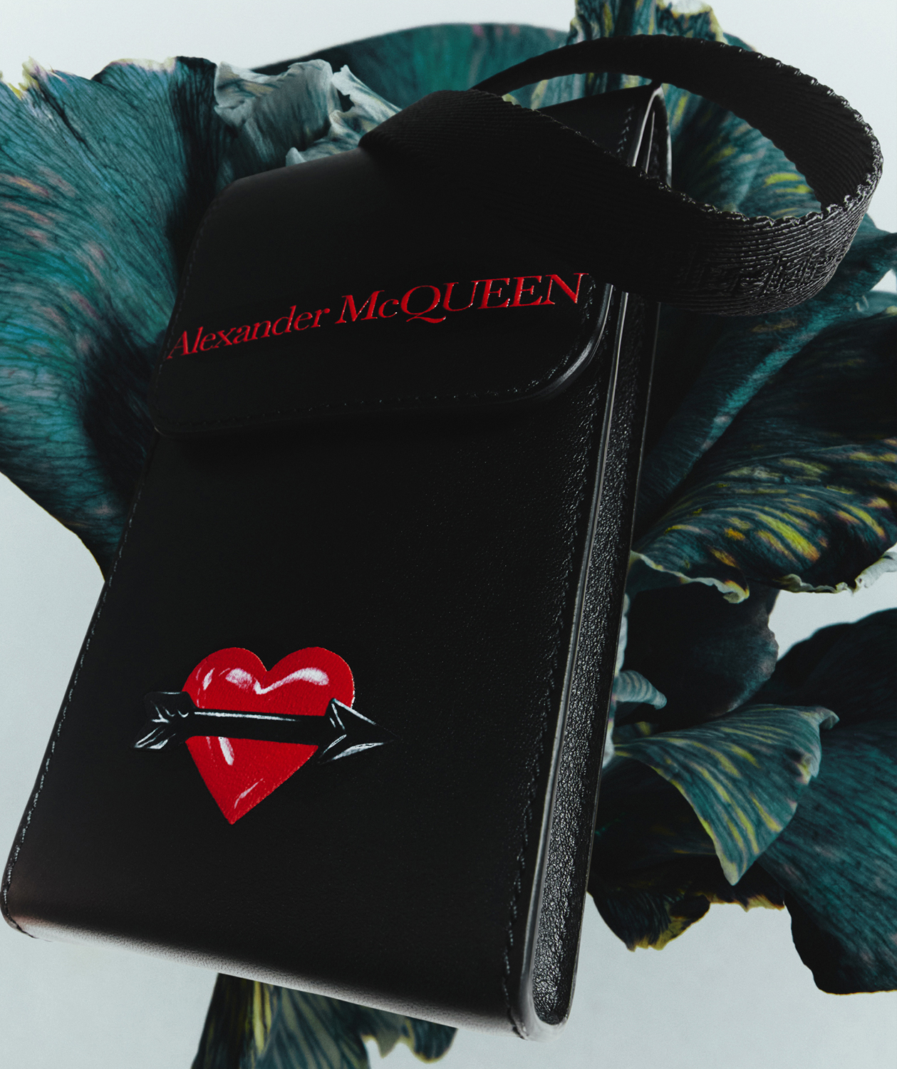 Alexander McQueenからバレンタインデーを記念したカプセル 