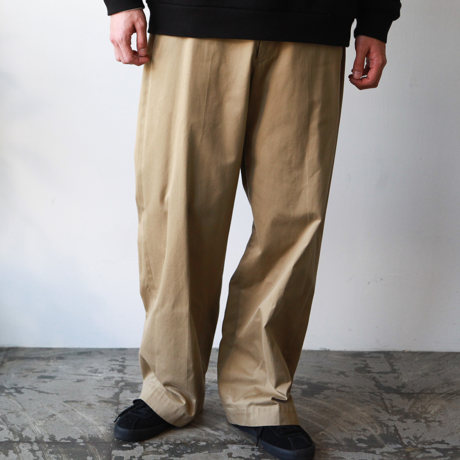 UNIVERSAL PRODUCTS 2TUCK wide chino - チノパン