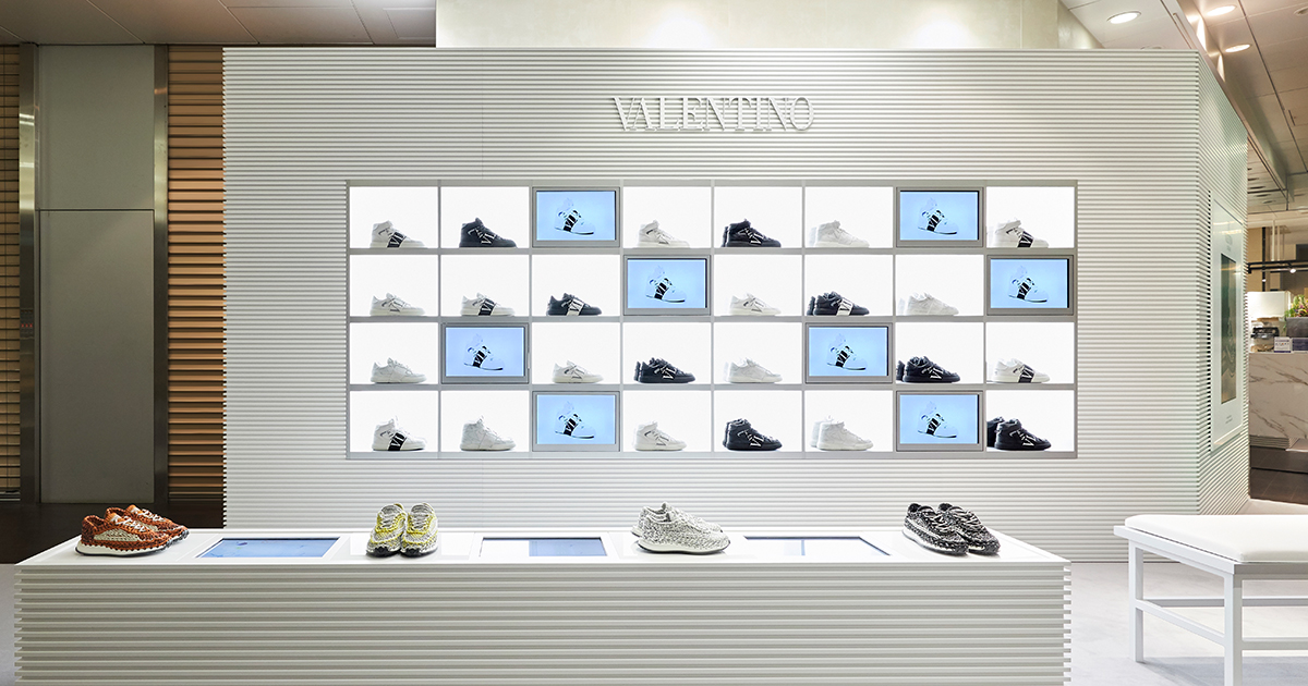 VALENTINOの新作スニーカーが阪急メンズ大阪に集結