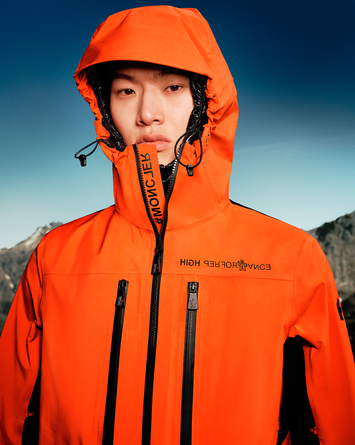 GORE-TEX® PRO、Polartec® High Loft™などを用いたMONCLER GRENOBLEの 