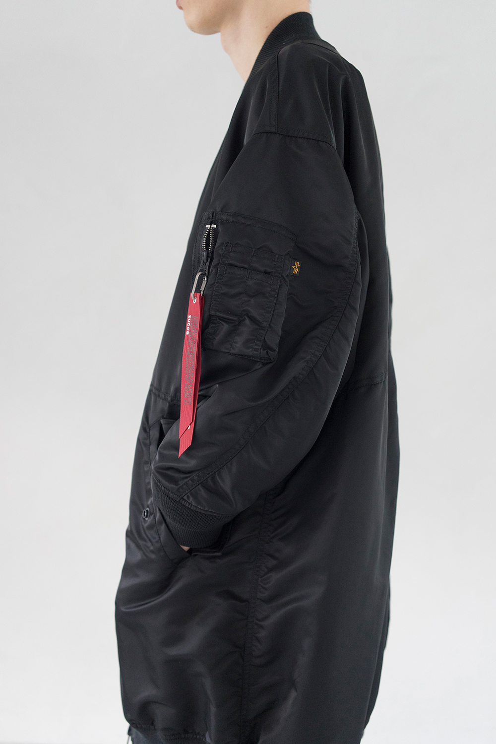 ZUCCa × ALPHA INDUSTRIESの都会派フライトジャケット