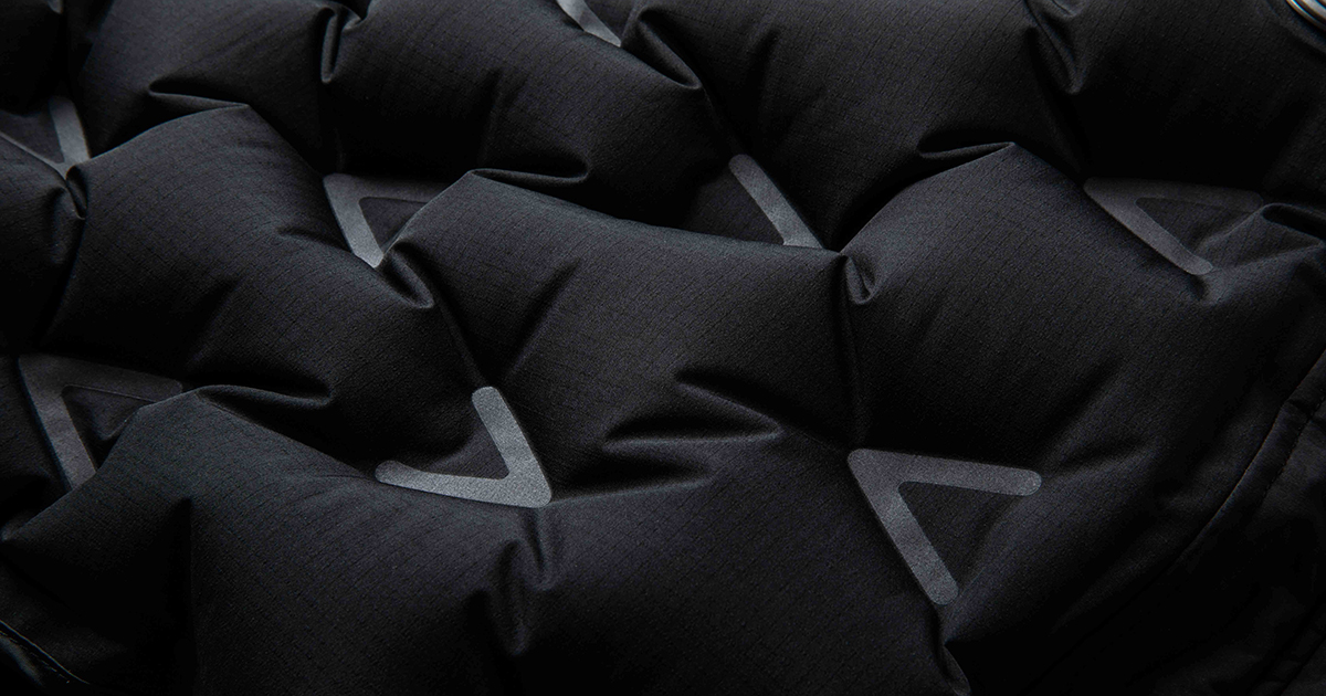 空気を纏う次世代アウター。emulation × ZUCCaのコラボレーションアイテム