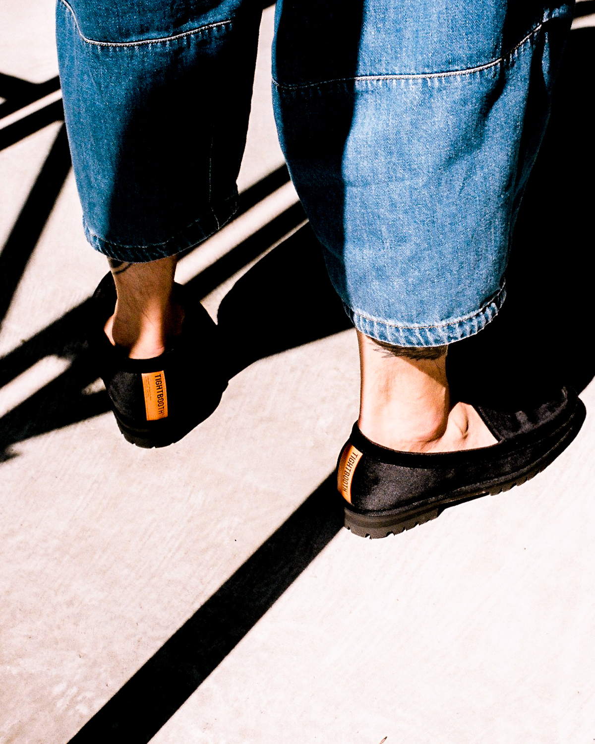 TIGHTBOOTH × BLOHMの『VELVET RAT LOAFER』