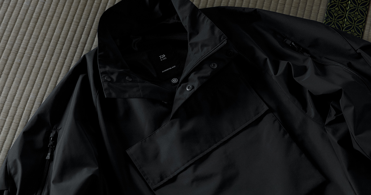 GORE-TEX INFINIUM™を用いた日本製のジャケット。D-VEC × ALMOSTBLACK