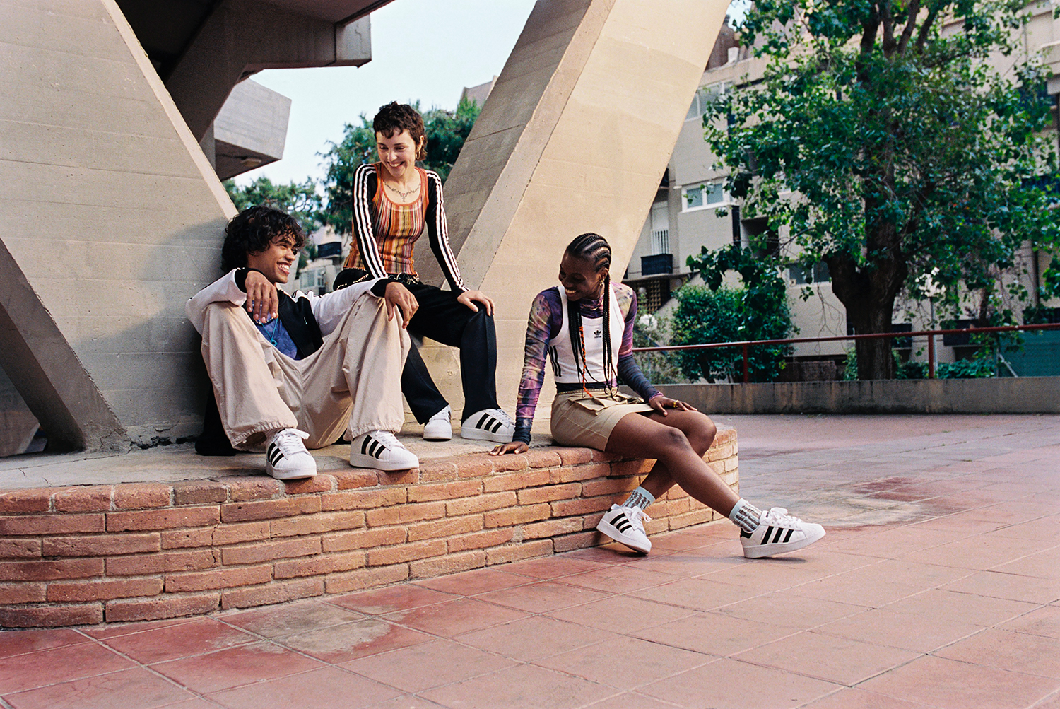adidas Originalsのニューモデル『SUPERSTAR XLG』