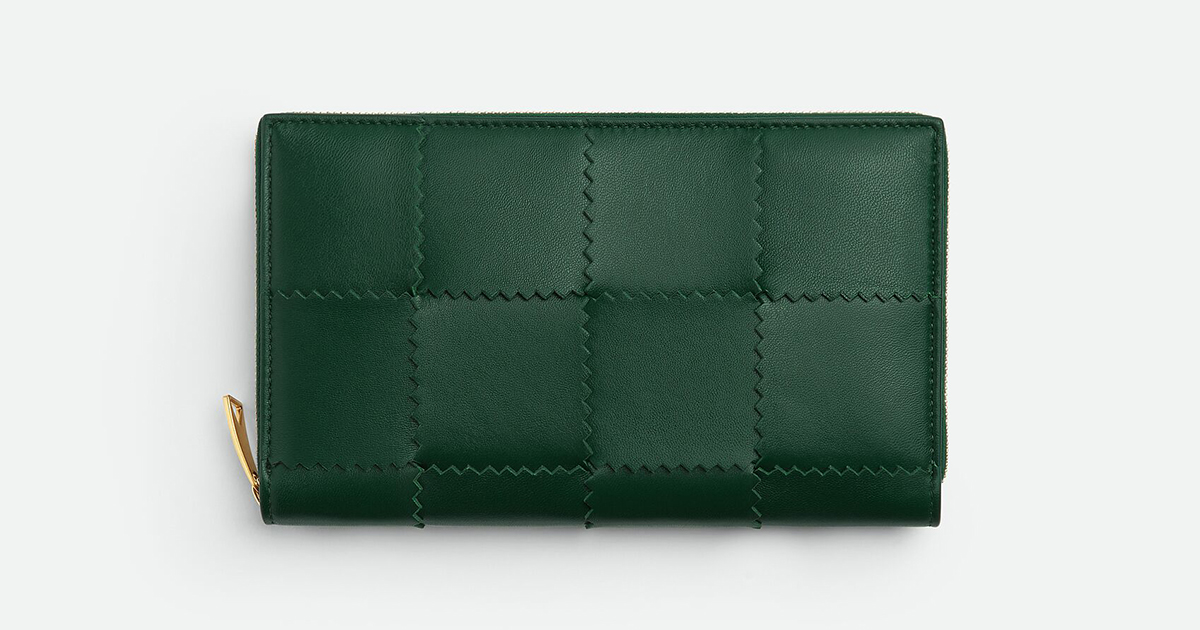 BOTTEGA VENETAから1月1日のラッキーデーに向けた日本限定の財布がリリース