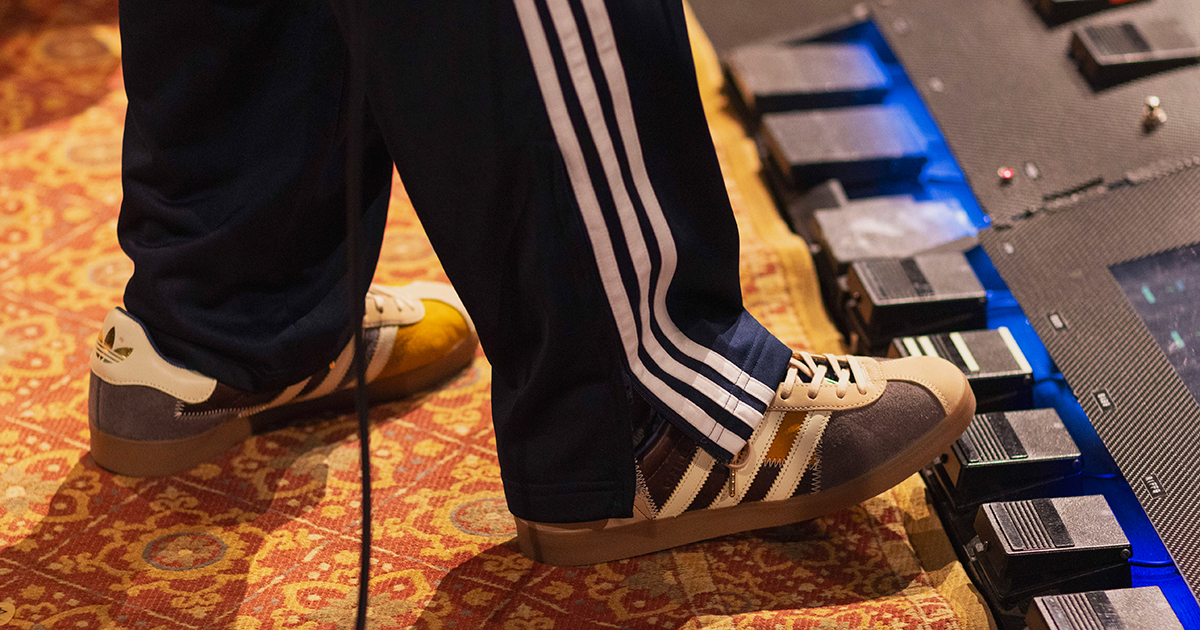 adidas Originalとatmosによる新たな別注モデル『GAZELLE 85 atmos』