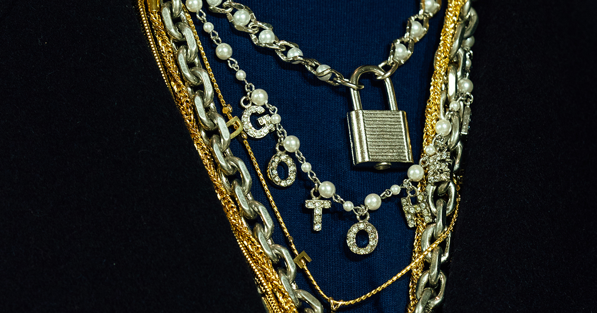 doublet × Colantotteのパンクな磁気ネックレス