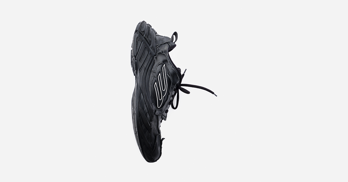 BALENCIAGAからメゾン初となるオールレザーのハイブリッド