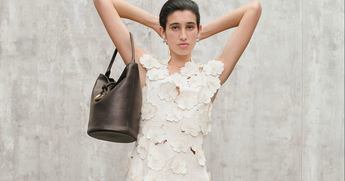 BOTTEGA VENETA リベルタ バケット バケットバッグ BOTTEGA VENETAの『LIBERTA』に新型のバケットバッグが登場