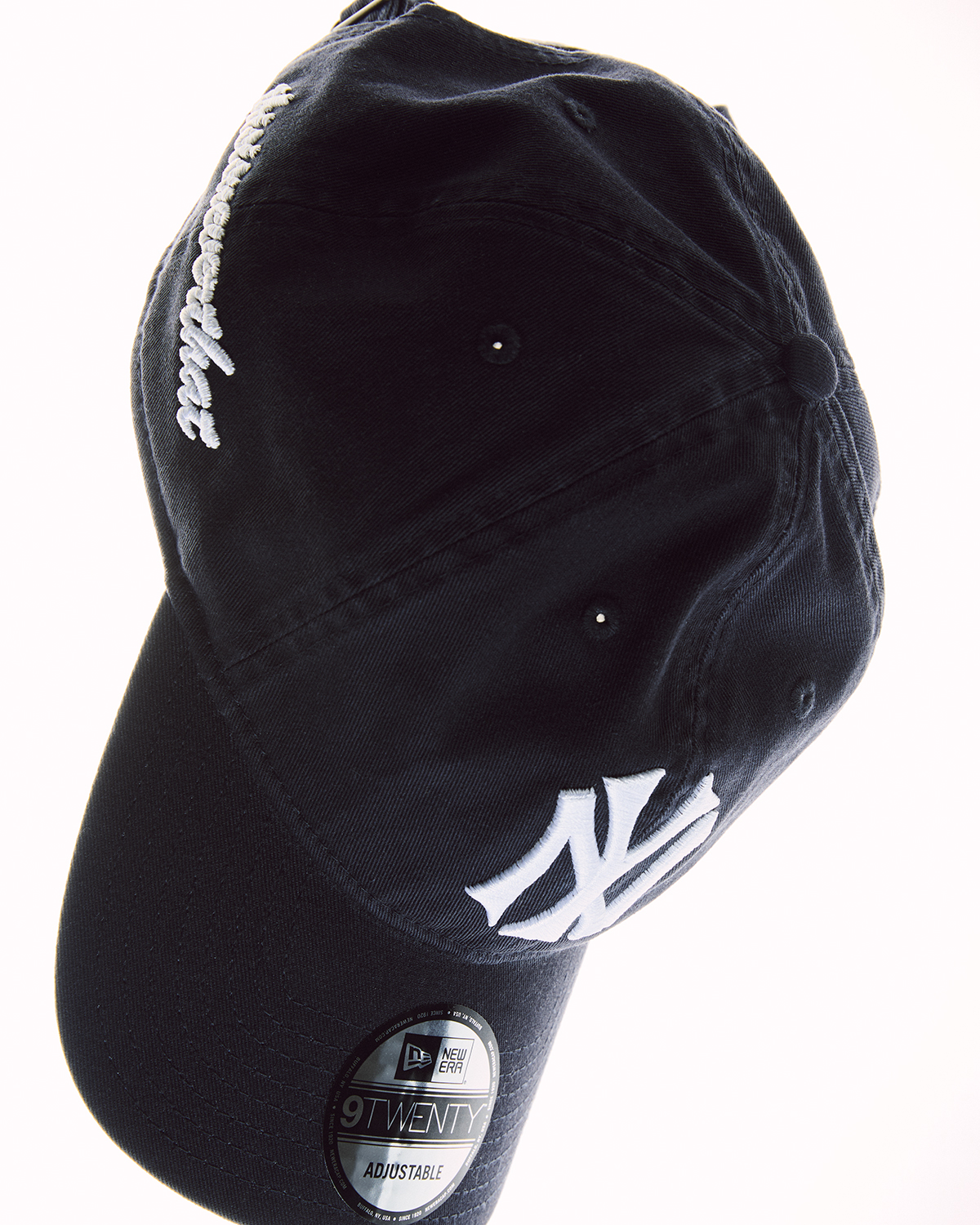 thisisneverthat × New Era®のキャップ