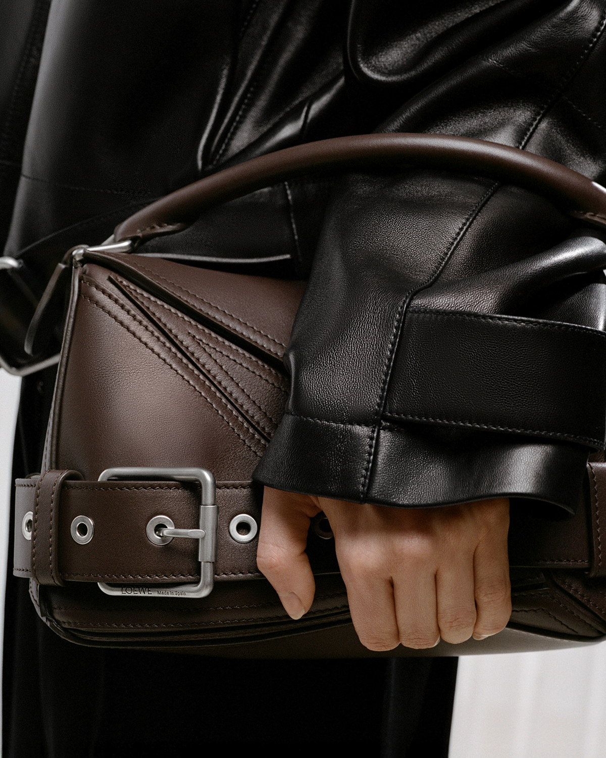 LOEWE直営店カーフスキンバッグ small size Puzzle Biker 2color Small Puzzle Biker bag in shiny calfskin Black - LOEWE