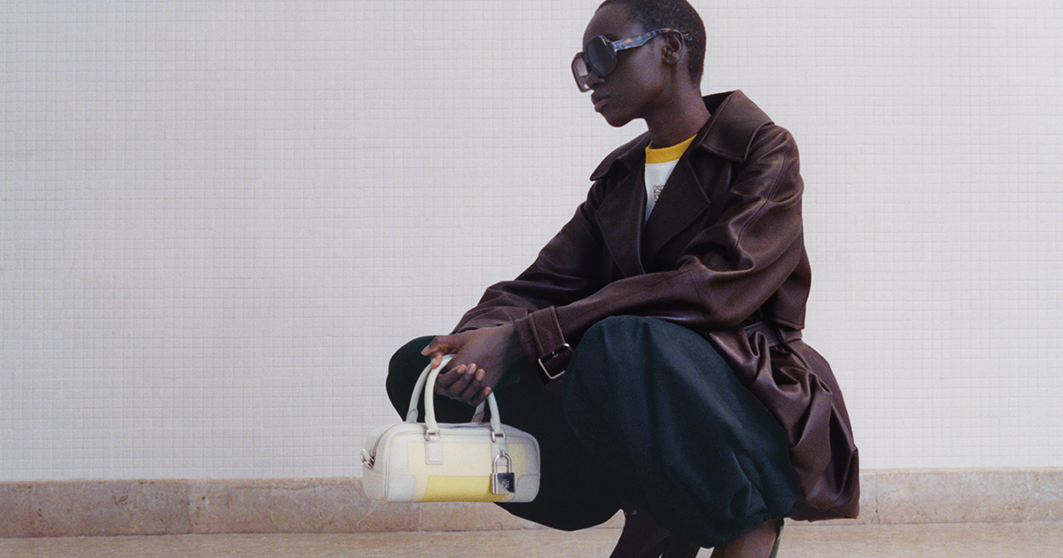 LOEWEのベルテッドジャケット