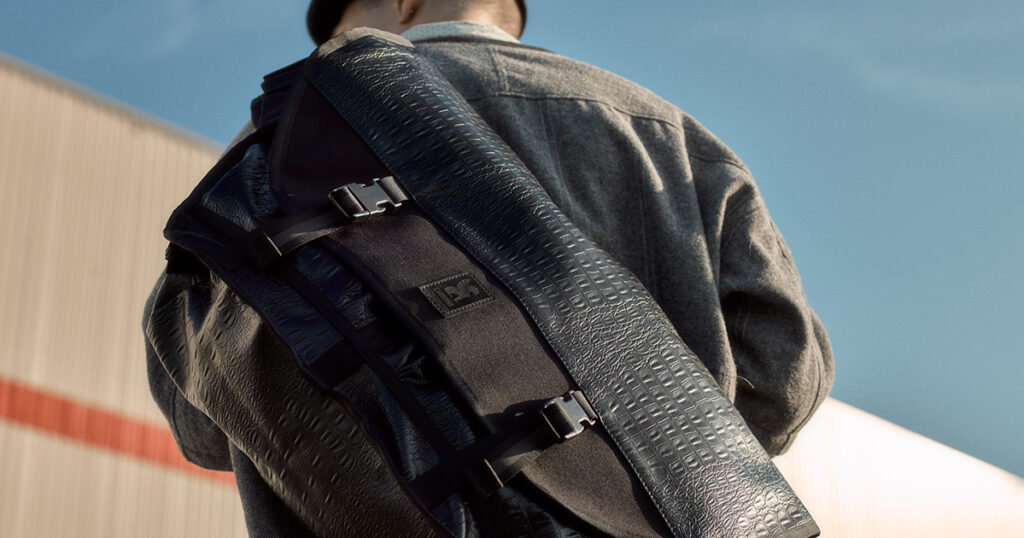 【美品】ENGINEERED GARMENTS メッセンジャーバッグ ブラック 美品】ENGINEERED GARMENTS メッセンジャーバッグ ブラック