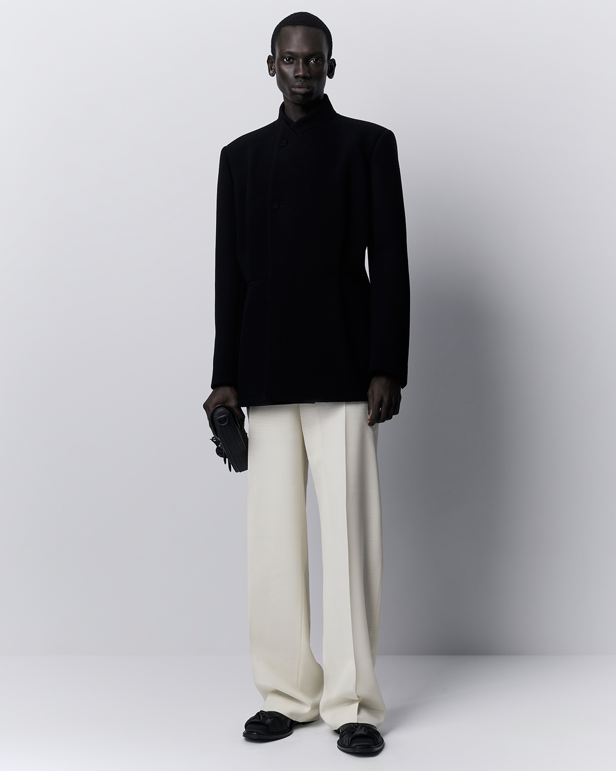 DIORからアイコニックなサドルバッグの新作がリリース