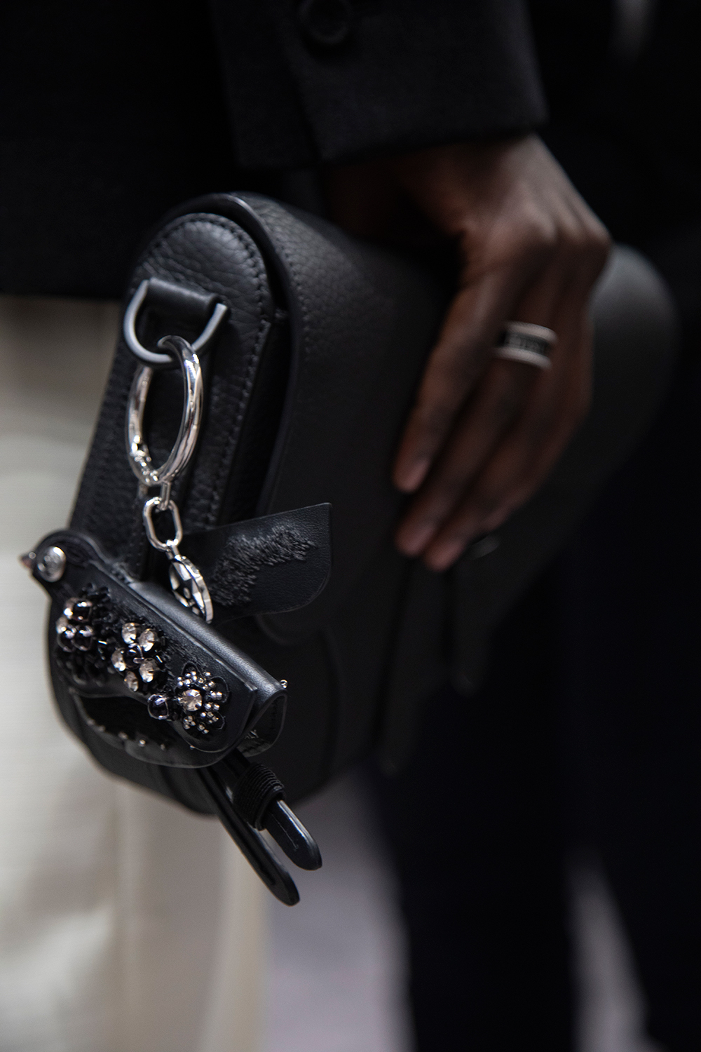 Dior サドルバッグ DIOR】アイコニックな「サドル」バッグの新作が登場