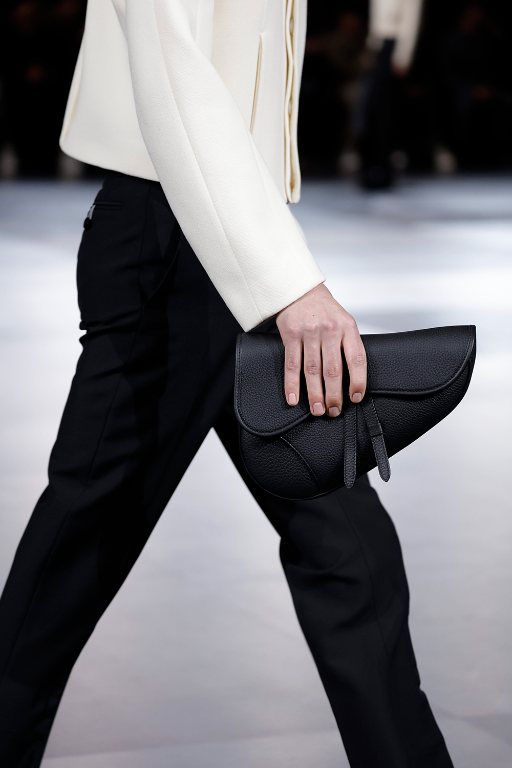 DIORからアイコニックなサドルバッグの新作がリリース