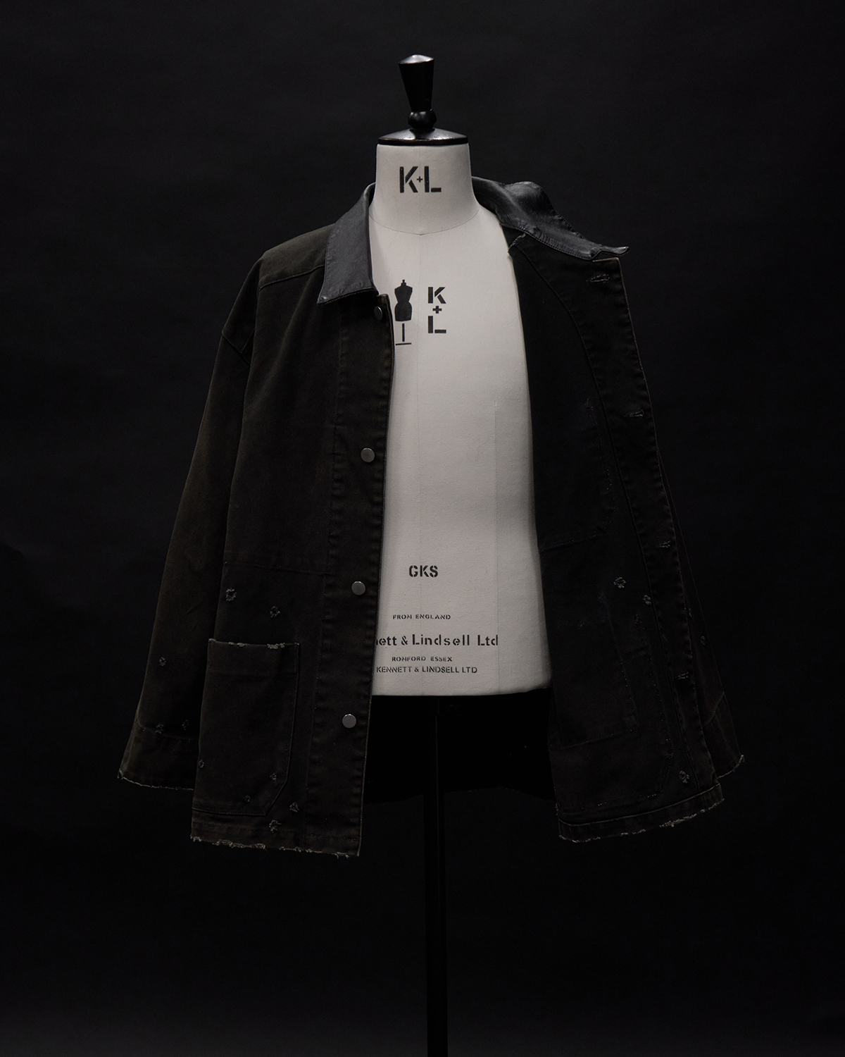 ANCELLM × WISMの『DUCK COVERALL JACKET』がブラックカラーで復刻