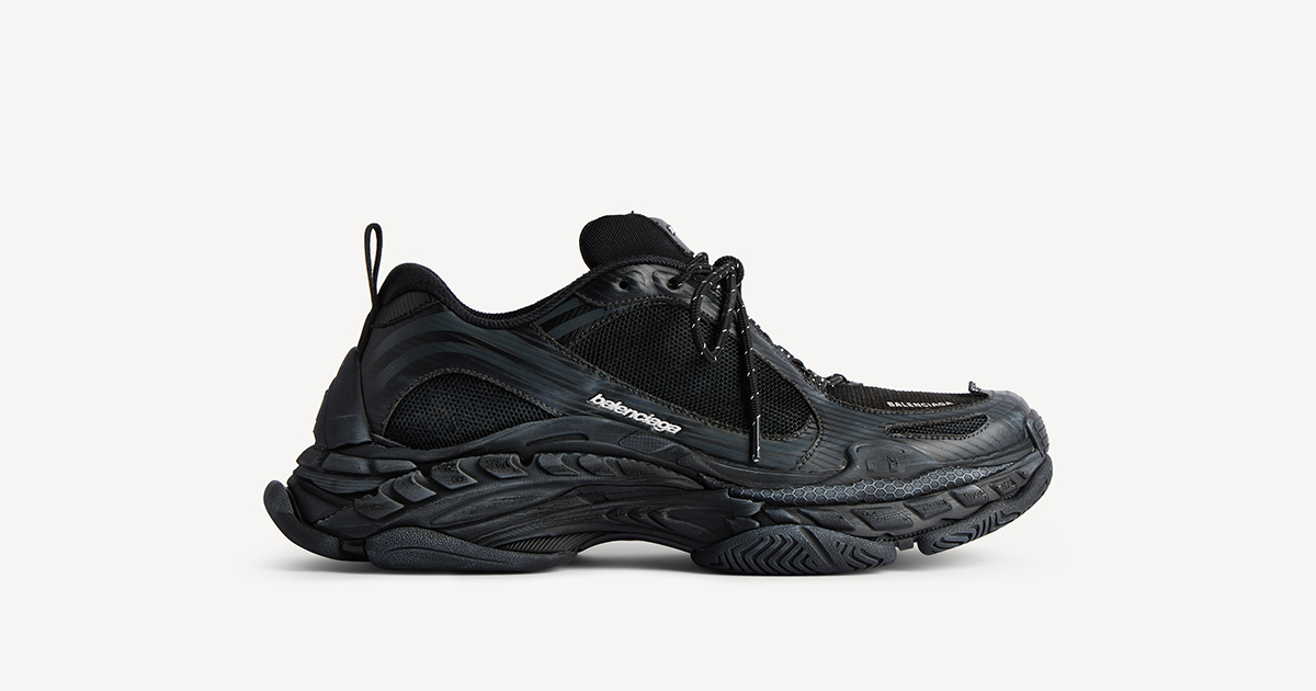 BALENCIAGA トリプルS 写真1/10｜バレンシアガのスニーカー「トリプル S.2」異なる靴底を