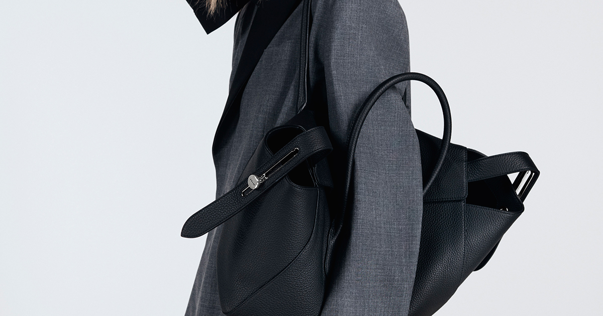 sacaiの新たなアイコンバッグ『Lock Bag』